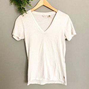 White Levi’s V-Neck T-Shirt
